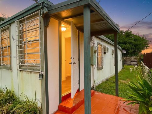 a-3003 Nw 45th St, Miami, FL, 33142-4423 | Card Image