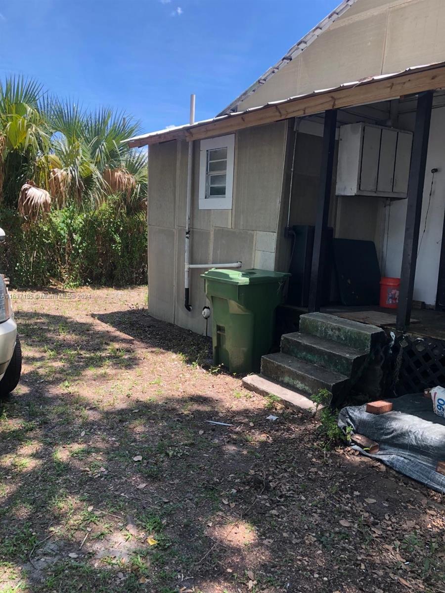 Azalea Cir, Palatka, FL 32177