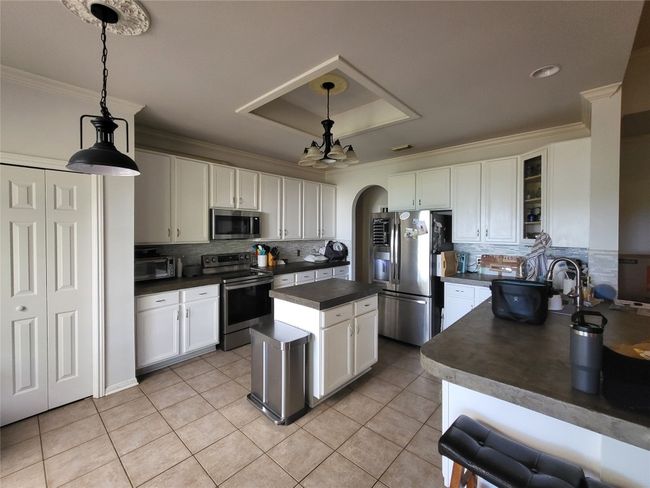 10400 W Cave Loop, House other with 4 bedrooms, 2 bathrooms and 5 parking in Dripping Springs TX | Image 6