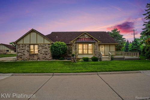 15640 Orchard Ridge Dr, Clinton Township, MI, 48038-1686 | Card Image