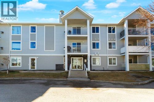 2000 Valleyview Pk Se, Calgary, AB, T2B3R6 | Card Image