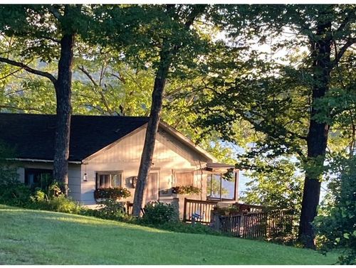 613 Stony Point Rd, Benson, VT, 05743-9529 | Card Image