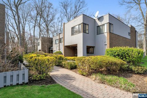 4d-207 Pond Ter, Twp Washingtn, NJ, 07676-5121 | Card Image