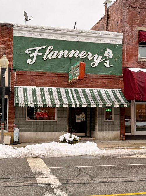 125 S Calumet Rd, Chesterton, IN, 46304-2433 | Card Image