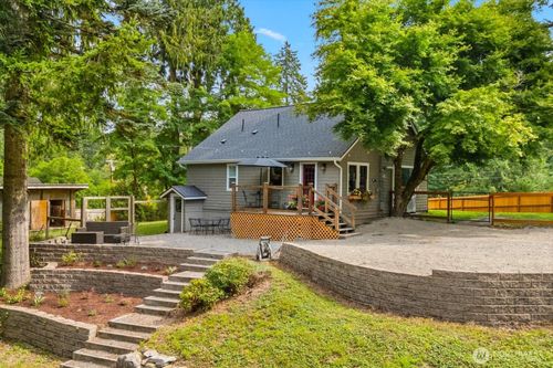 16105 Cedar Falls Rd Se, North Bend, WA, 98045-9006 | Card Image
