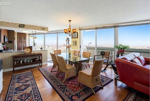 apt-2420-1720 Maple Ave, Evanston, IL, 60201-3160 | Card Image