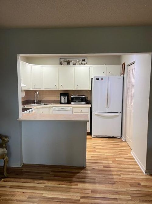 b2-312 Knotty Pine Cir, Greenacres, FL, 33463-9181 | Card Image