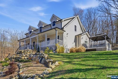 5 Laura Ln, Oakland, NJ, 07436-3108 | Card Image