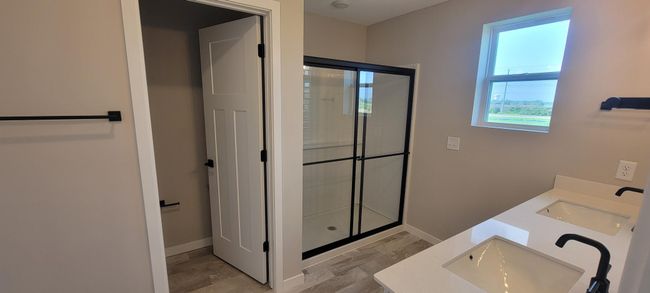 Ashton Owners Shower.jpg | Image 20