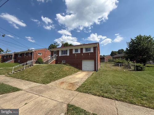 2521 Saint Clair Dr, TEMPLE HILLS, MD, 20748-3205 | Card Image