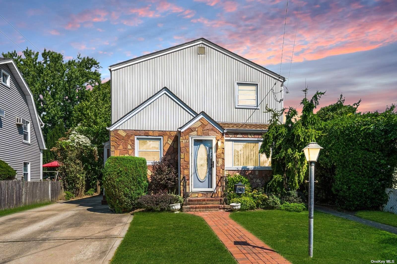 Garfield Pl, East Rockaway, NY 11518