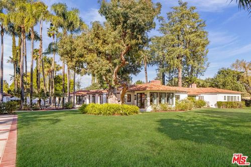 18625 Wells Dr, Tarzana, CA, 91356-4105 | Card Image