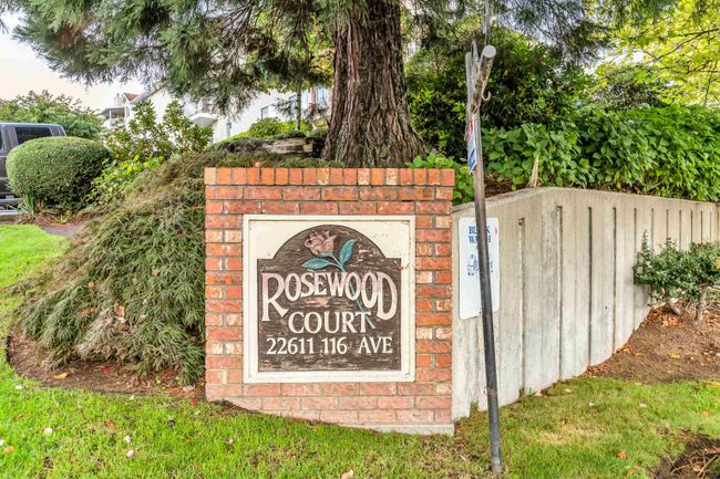 213 - 22611 116 Avenue, Condo with 2 bedrooms, 1 bathrooms and 1 parking in Maple Ridge BC | Image 1