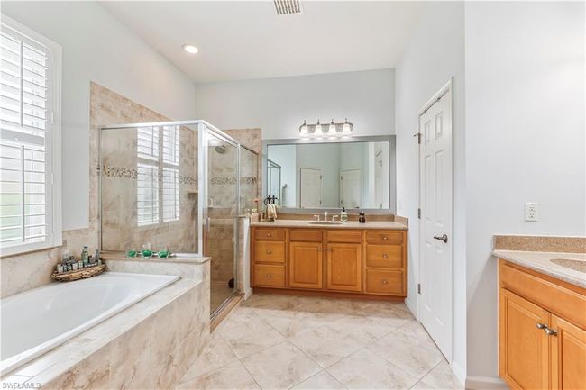 Main bathroom, dual sinks. | Image 16