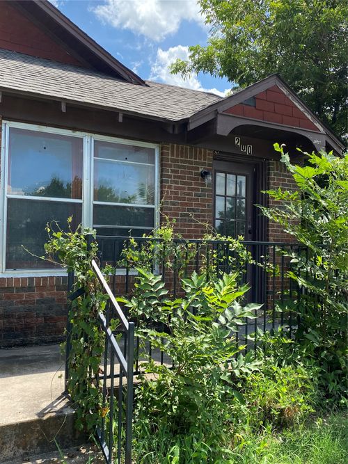 200 Marquette Ave, Azle, TX, 76020-4018 | Card Image