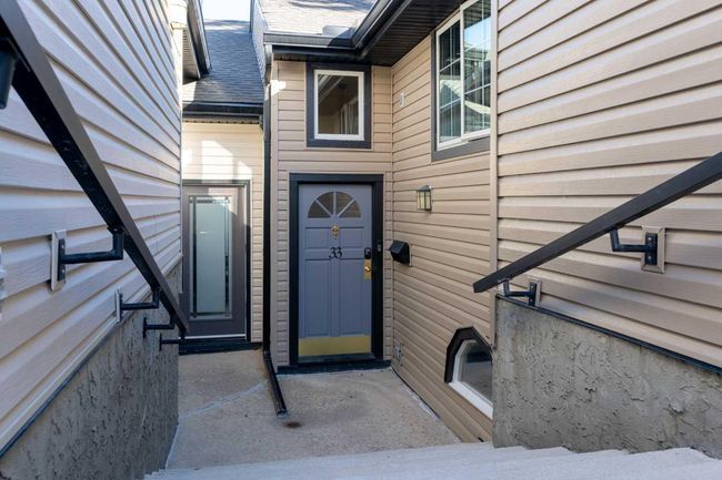 33 - 448 Strathcona Dr Sw, Townhouse with 3 bedrooms, 4 bathrooms and 4 parking in Calgary AB | Image 42