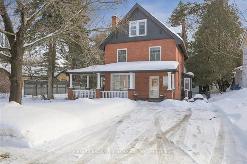 96 Ontario St, Bracebridge, ON, P1L2A2 | Card Image