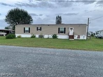 Manufactured / mobile home featuring a front lawn | Image 1