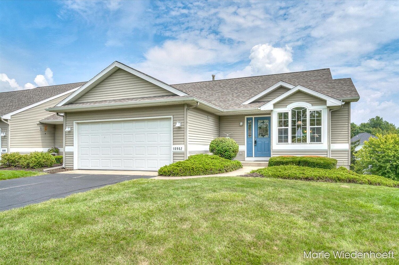 Aspen Trl, Zeeland, MI 49464