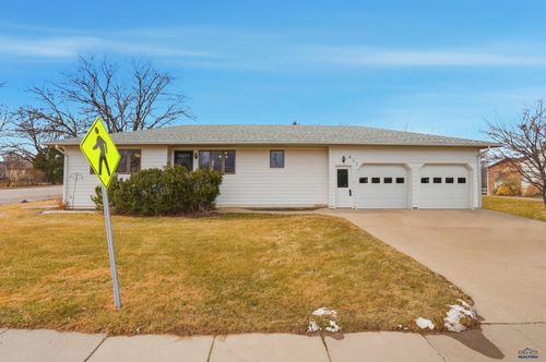 611 Glenn St, Wall, SD, 57790 | Card Image