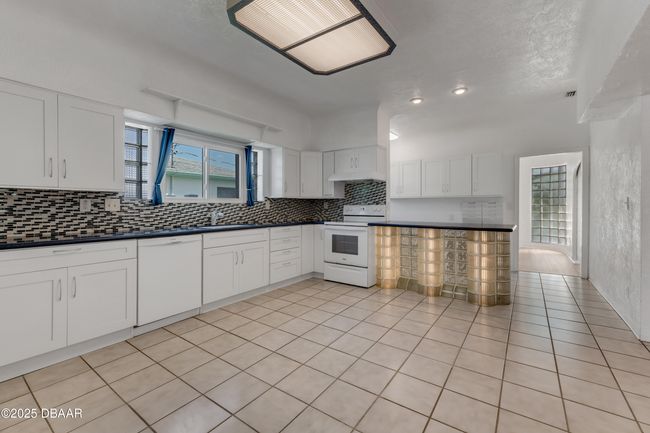808 S Beach St, House other with 3 bedrooms, 3 bathrooms and null parking in ORMOND BEACH FL | Image 36