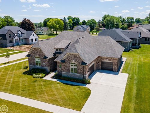 16818 Glenhurst Dr, Macomb, MI, 48044-5027 | Card Image
