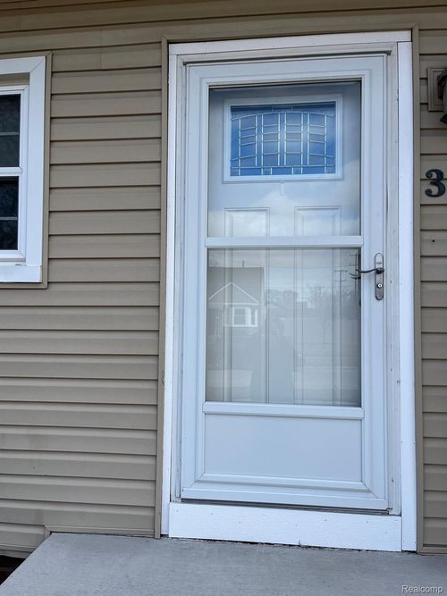 3937 16th St, Wyandotte, MI, 48192-6423 | Card Image