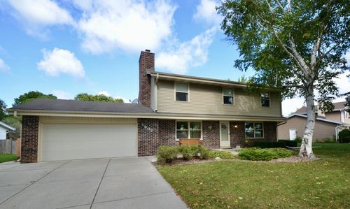 802 S Comanche Lane, Waukesha, WI, 53188 | Card Image