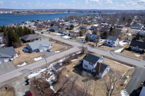 992 Westmount Rd, Sydney, NS, B1R1C6 | Card Image