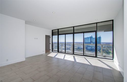 20d-1701 Hermann Dr, Houston, TX, 77004-7452 | Card Image