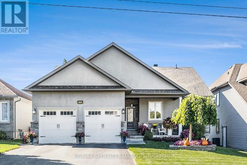 248 Lera St, Smiths Falls, ON, K7A5M3 | Card Image