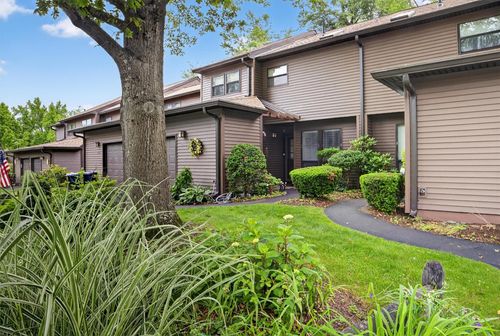 233 Woods Brooke Cir, Ossining, NY, 10562-2096 | Card Image