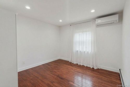 5020 Clearview Expy, Oakland Gardens, NY, 11364-1041 | Card Image