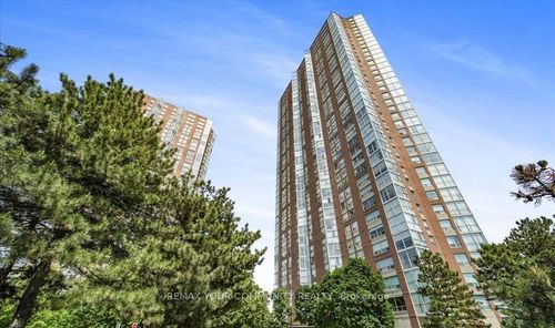 210-5 Concorde Pl, North York, ON, M3C3M8 | Card Image