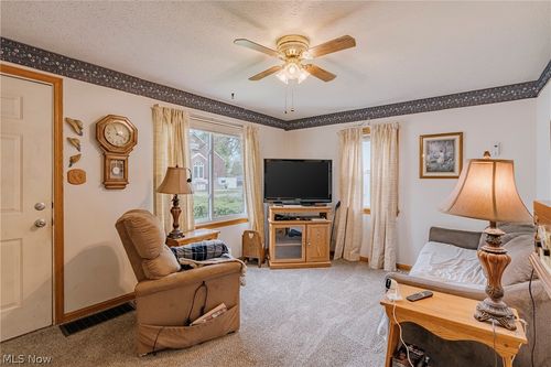 464 Jefferson Ave, Barberton, OH, 44203-2817 | Card Image