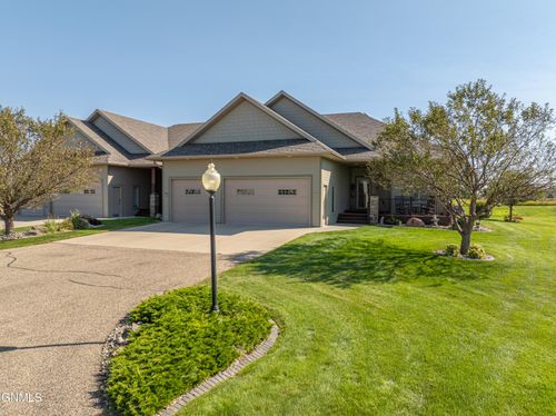 3748 Bogey Dr, Bismarck, ND, 58503-9180 | Card Image