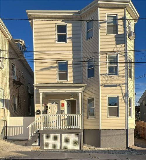 9 Steuben St, Providence, RI, 02909-3111 | Card Image