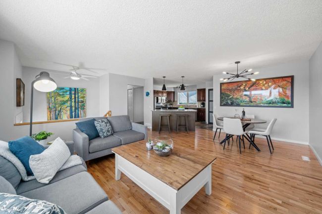 6235 Thornaby Way Nw, Home with 4 bedrooms, 2 bathrooms and 2 parking in Calgary AB | Image 5