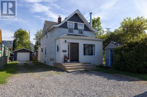 404 Amelia St W, Thunder Bay, ON, P7E4A8 | Card Image