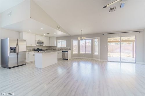 8517 Soneto Ln, Las Vegas, NV, 89117-1212 | Card Image