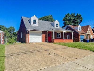 4936 Barberry St, House other with 4 bedrooms, 2 bathrooms and 1 parking in Lincoln Place PA | Image 2