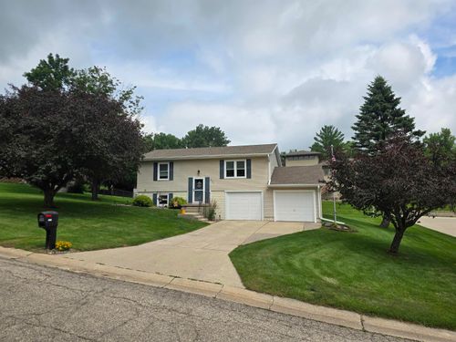 406 Twin View Dr, Decorah, IA, 52101-2531 | Card Image