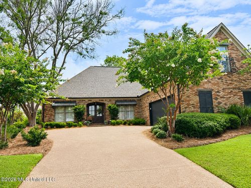 100 Summers Ln, Ridgeland, MS, 39157-9232 | Card Image