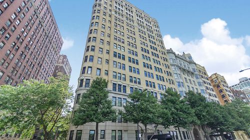8d-3300 N Lake Shore Dr, Chicago, IL, 60657-3979 | Card Image