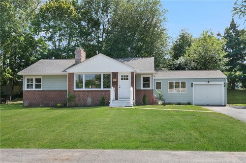 81 Redwood Dr, Cranston, RI, 02920-5914 | Card Image