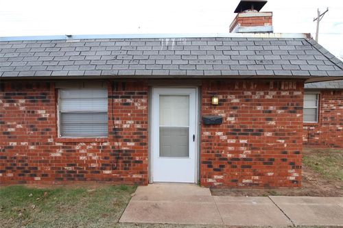 114 Ne 12th St, Moore, OK, 73160-4719 | Card Image