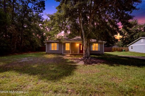 809 Peach St, Ocean Springs, MS, 39564-9366 | Card Image