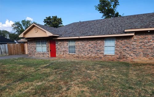 326 N Scullin Ave, Denison, TX, 75020-3285 | Card Image