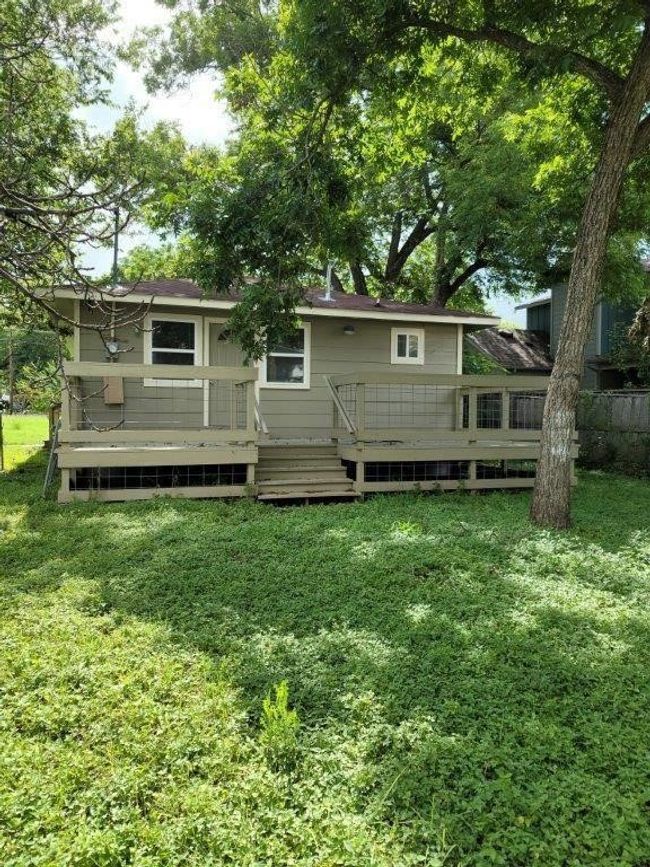 Back yard w/ deck | Image 7