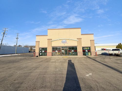 909 Front St, MCHENRY, IL, 60050-5211 | Card Image